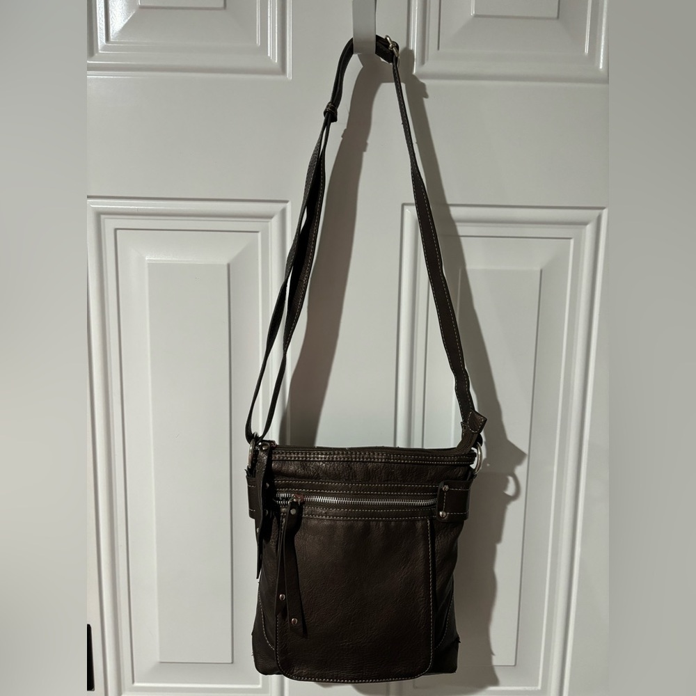 New Directions Ladies Brown Handbag 9" W x 10" H x 1.5" D New Without Tags